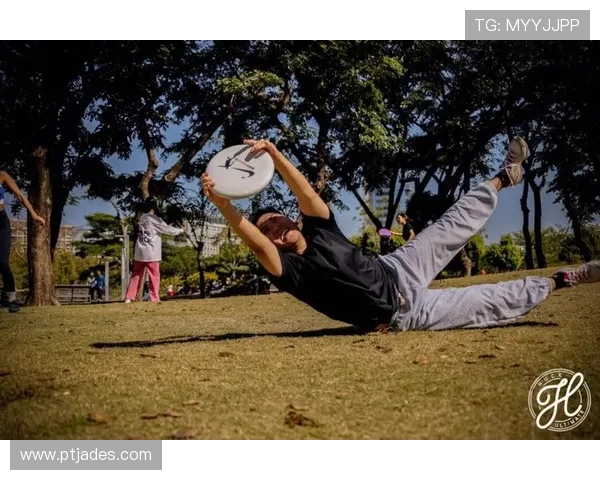 重庆飞盘队的奋斗与荣耀极限运动联赛中的精彩突破与成长故事